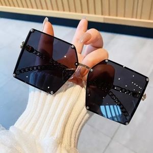 Oversized squared sun glasses